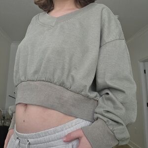 Casual Olive Green Cropped Sweatshirt